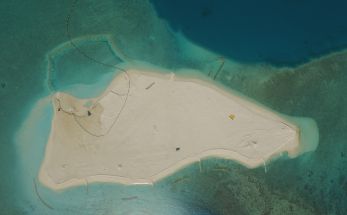 Reclamation of islands for resort development at Maadhunifaru